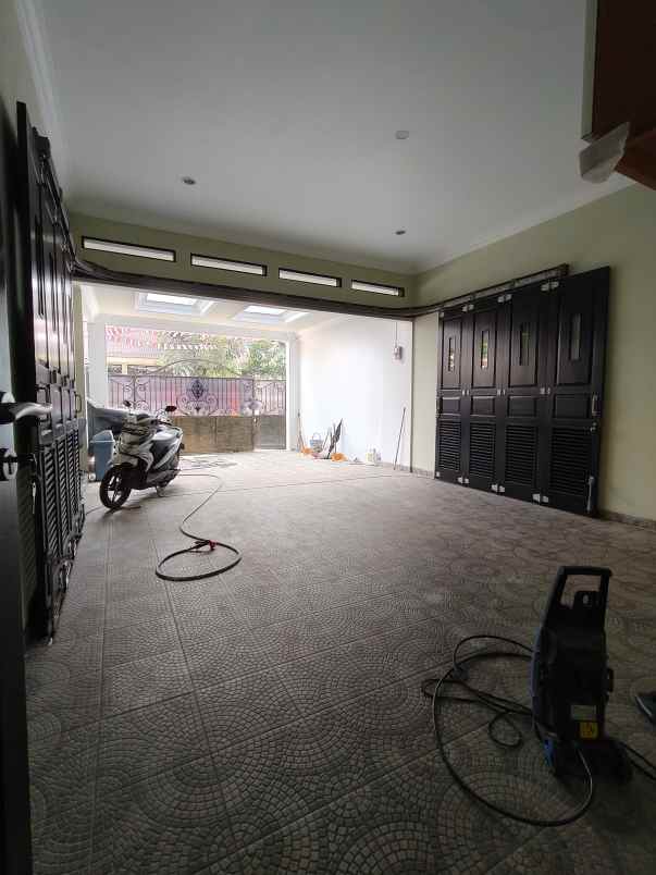 dijual rumah duren sawit