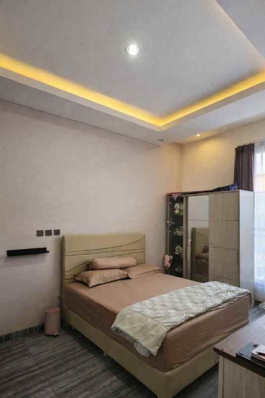 dijual rumah fullerton citraland