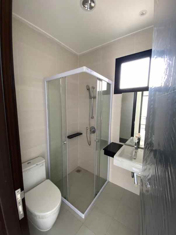 dijual rumah golf island cluster harmoni 5x15