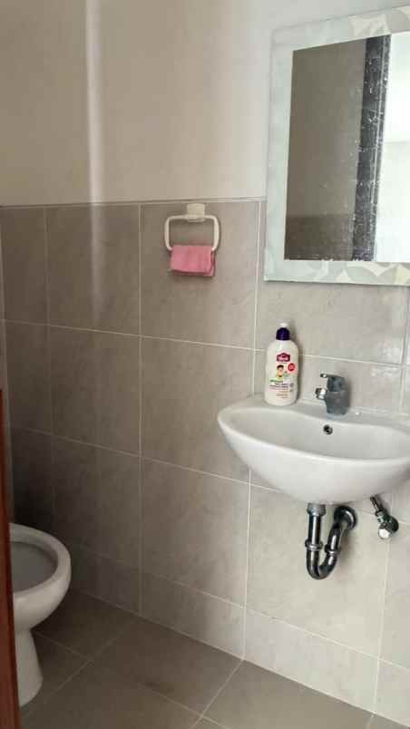 dijual rumah graha natura