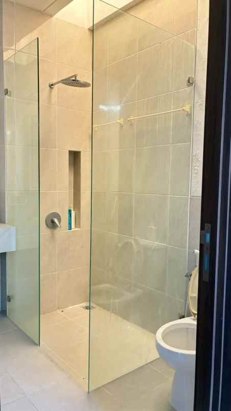 dijual rumah graha natura