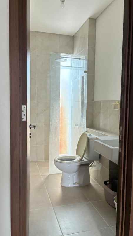 dijual rumah graha natura