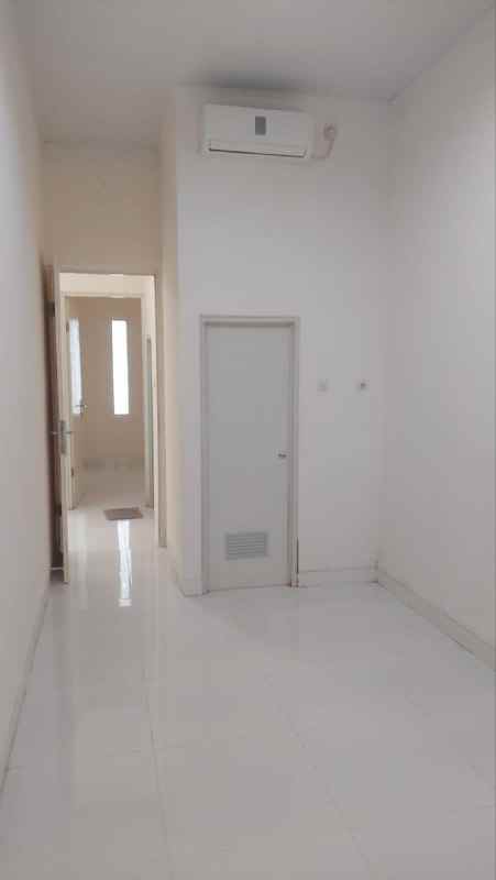 dijual rumah graha sukolilo regency