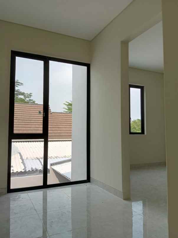 dijual rumah green lake