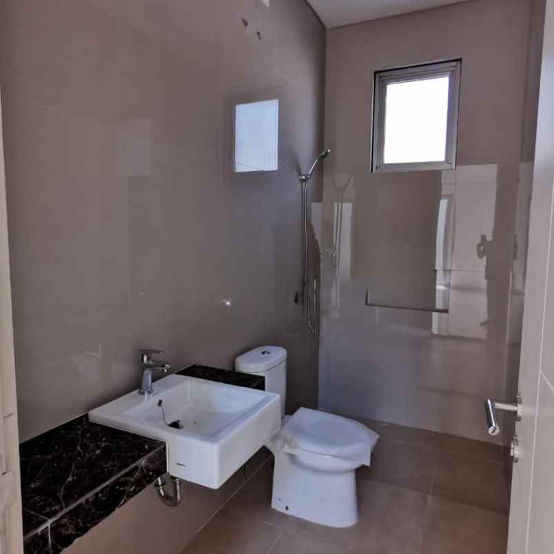 dijual rumah greenland wiyung