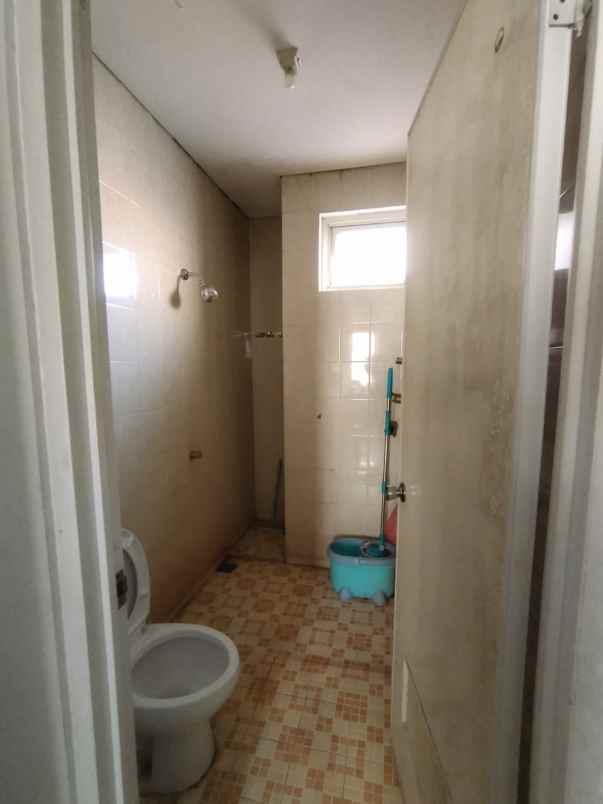 dijual rumah hook bergaya eropa di karawang barat