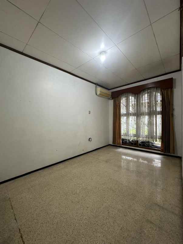 dijual rumah hook di cengkir kelapa gading row 3 mobil
