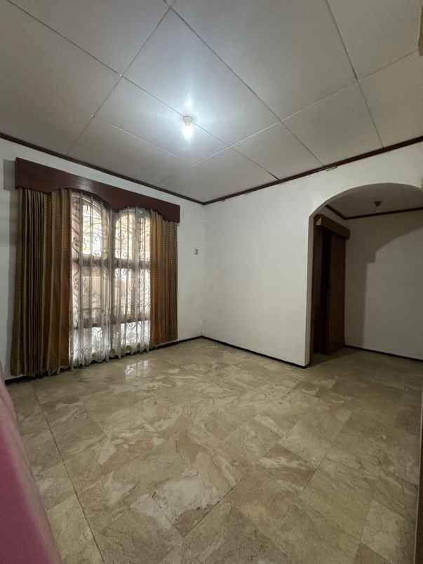 dijual rumah hook di cengkir kelapa gading row 3 mobil