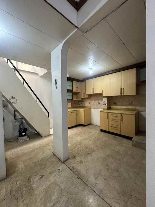 dijual rumah hook di cengkir kelapa gading row 3 mobil