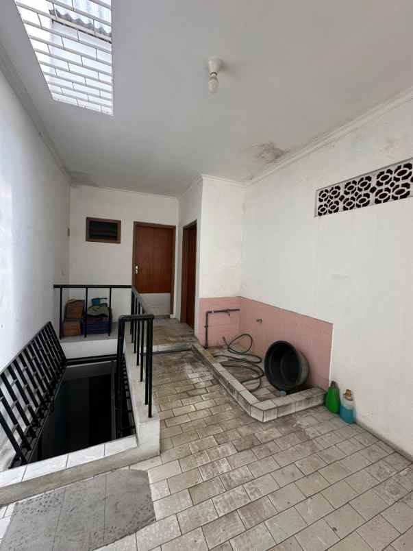 dijual rumah hook di cengkir kelapa gading row 3 mobil