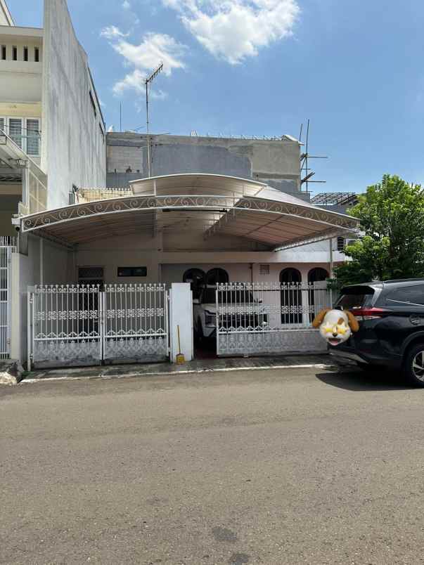 dijual rumah hook di cengkir kelapa gading row 3 mobil