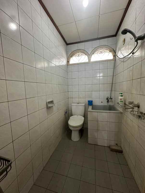 dijual rumah hook di cengkir kelapa gading row 3 mobil