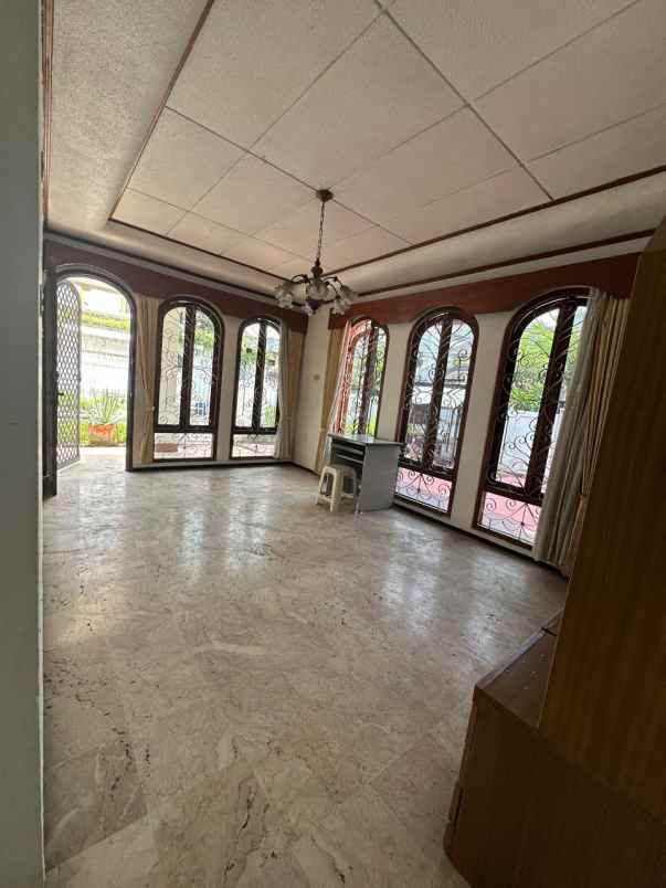 dijual rumah hook di cengkir kelapa gading row 3 mobil