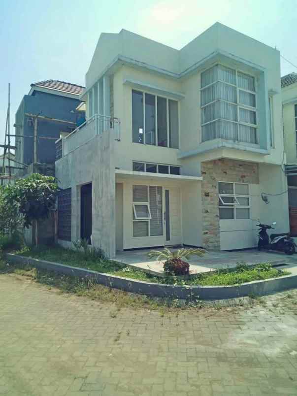 dijual rumah hook lokasi perumahan karangploso malang