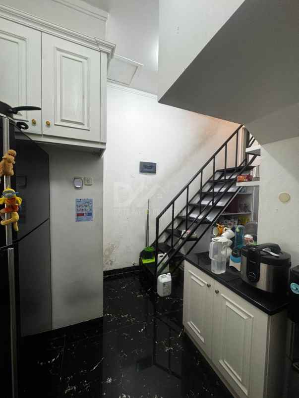 dijual rumah hook semi furnished di discovery bintaro