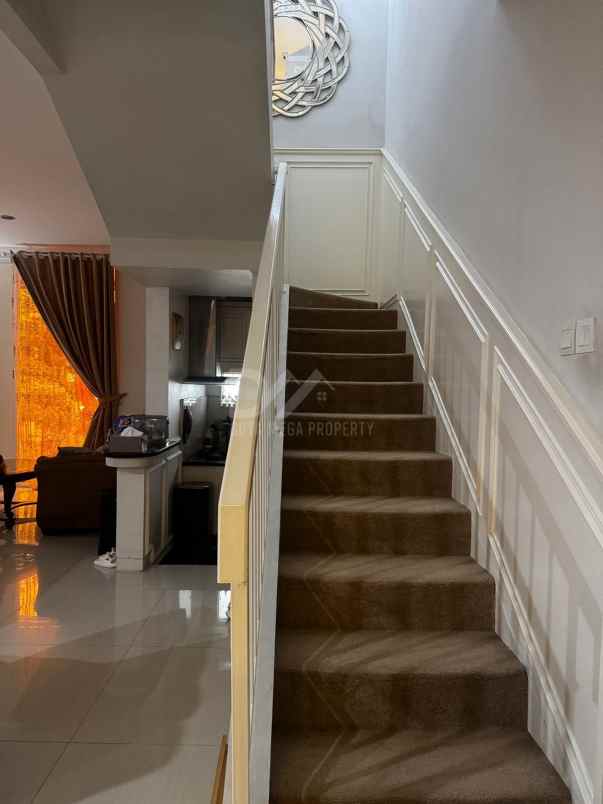 dijual rumah hook semi furnished di discovery bintaro