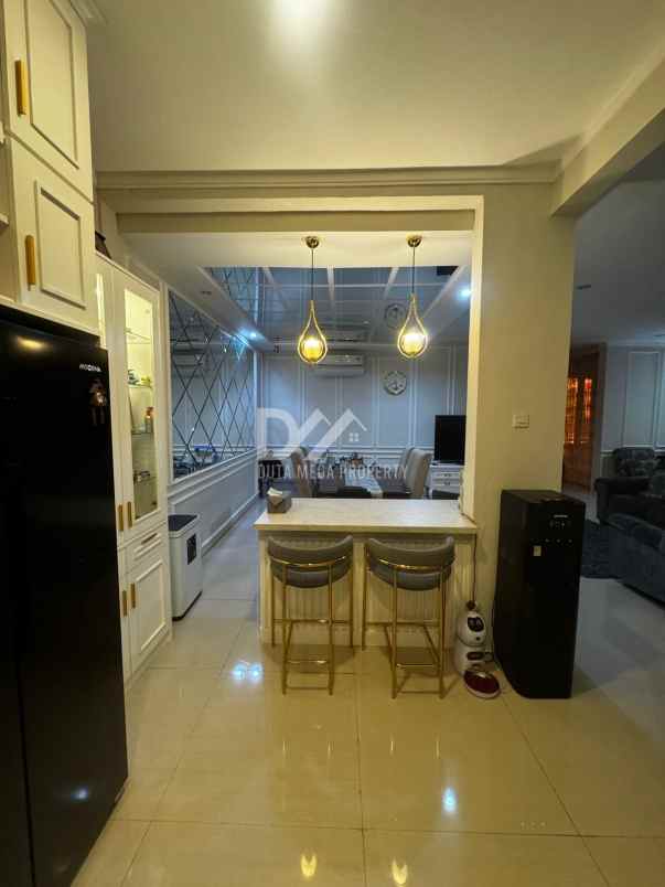 dijual rumah hook semi furnished di discovery bintaro