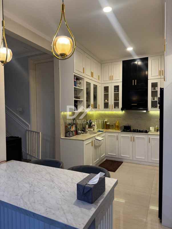 dijual rumah hook semi furnished di discovery bintaro