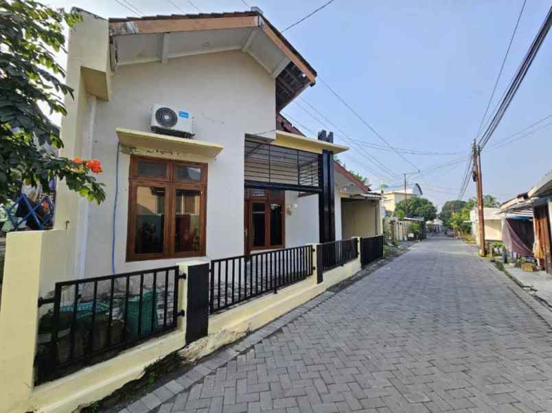dijual rumah hyatt