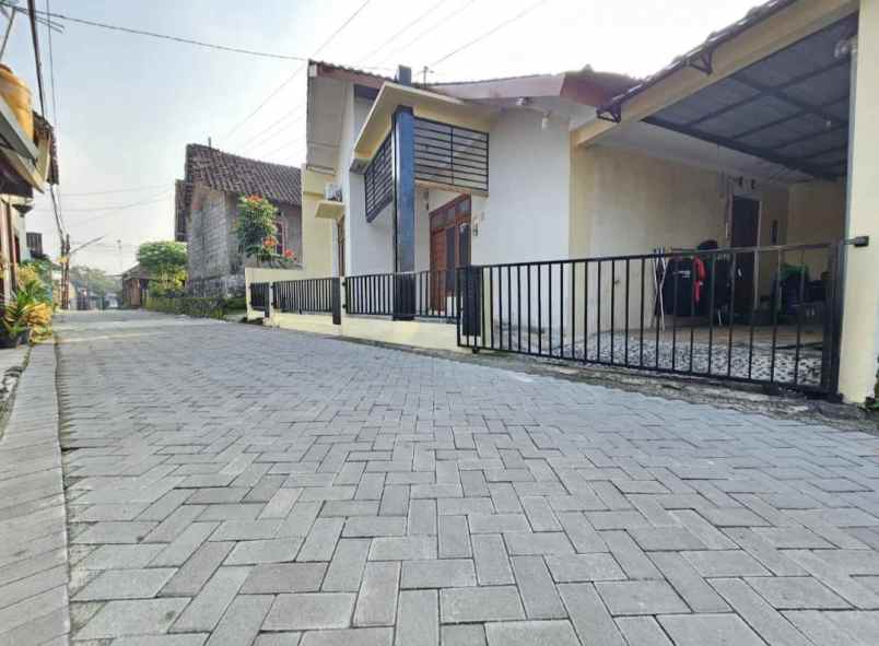 dijual rumah hyatt