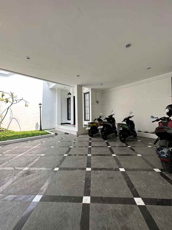 dijual rumah jagakarsa