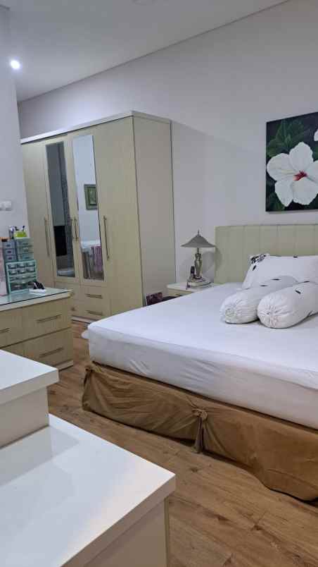 dijual rumah jajar tunggal darmo