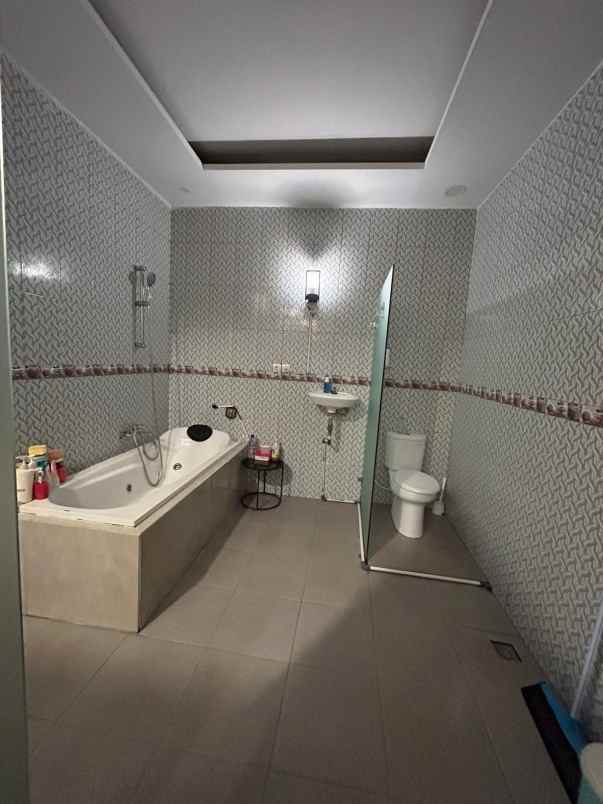 dijual rumah jakarta garden city