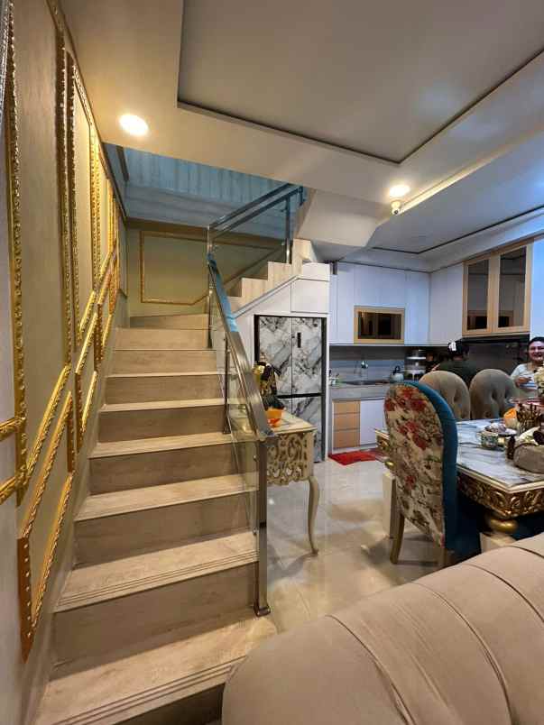 dijual rumah jakarta garden city