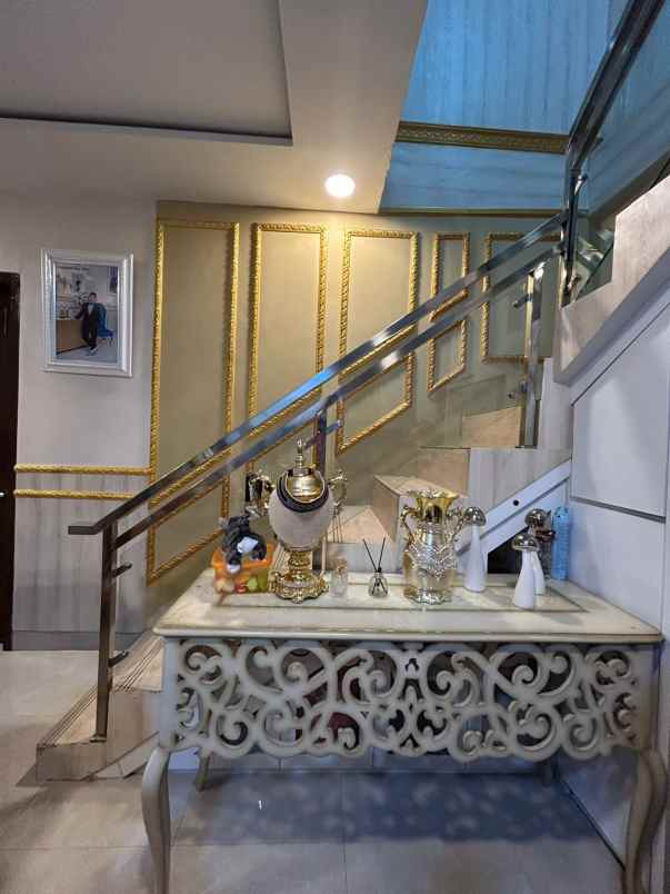 dijual rumah jakarta garden city