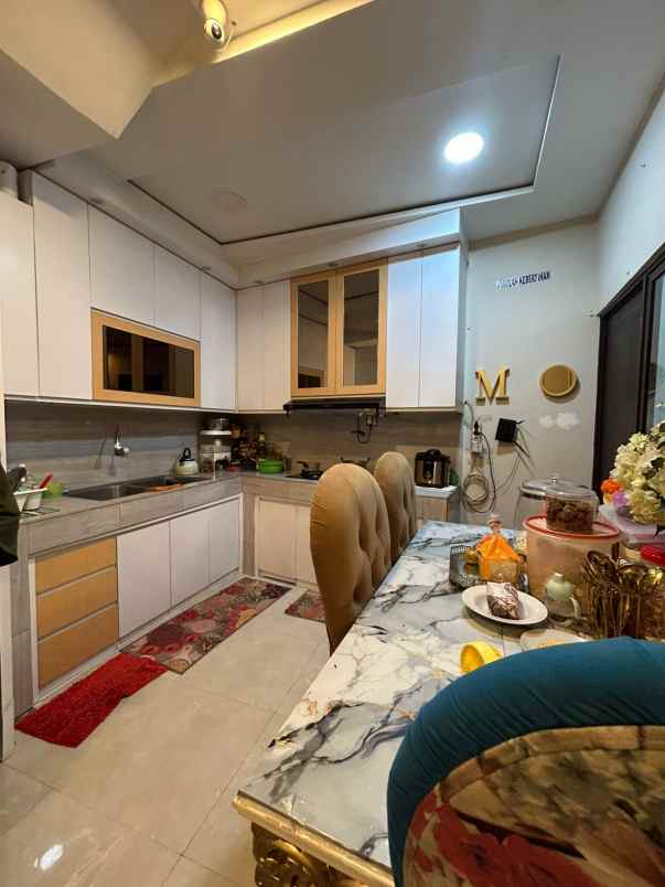 dijual rumah jakarta garden city