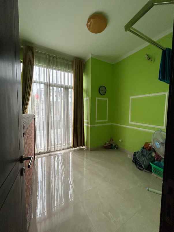 dijual rumah jakarta garden city