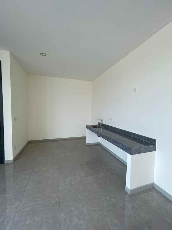 dijual rumah jakarta garden city