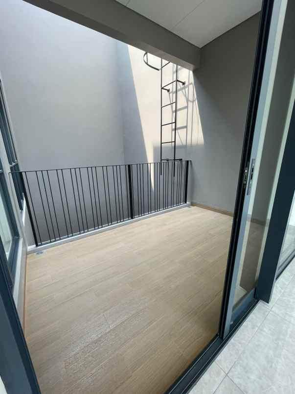 dijual rumah jakarta garden city