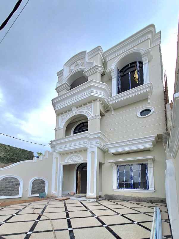 dijual rumah jalan benda jagakarsa