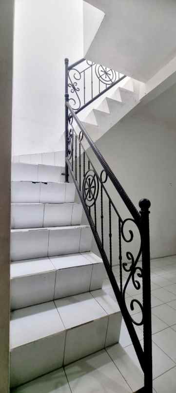 dijual rumah jalan pondok mas