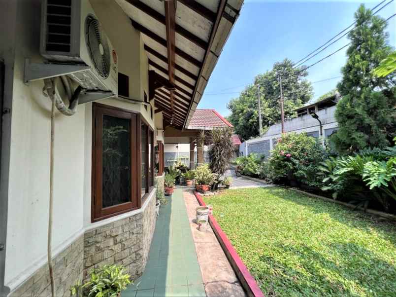 dijual rumah jalan raya jati makmur