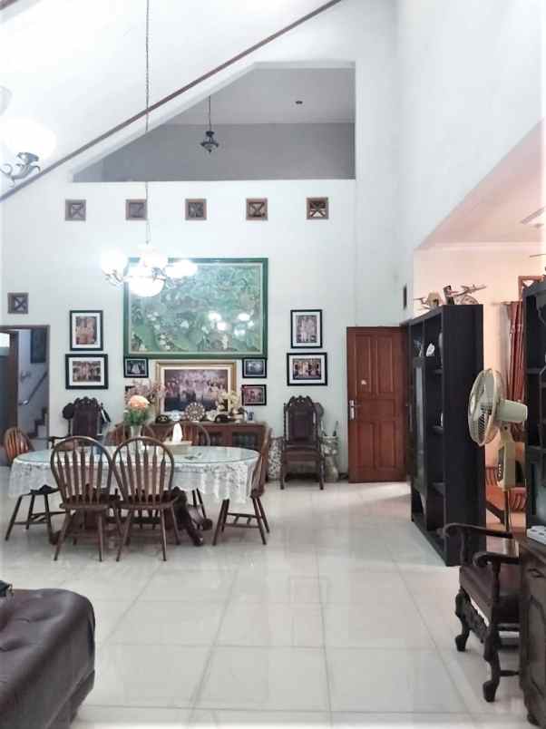 dijual rumah jalan raya jati makmur