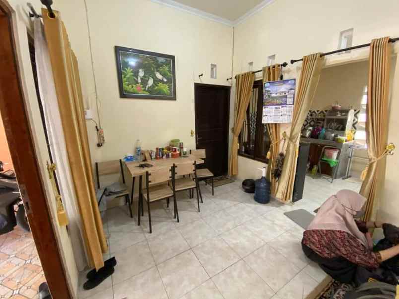 dijual rumah jalan raya lempongsari