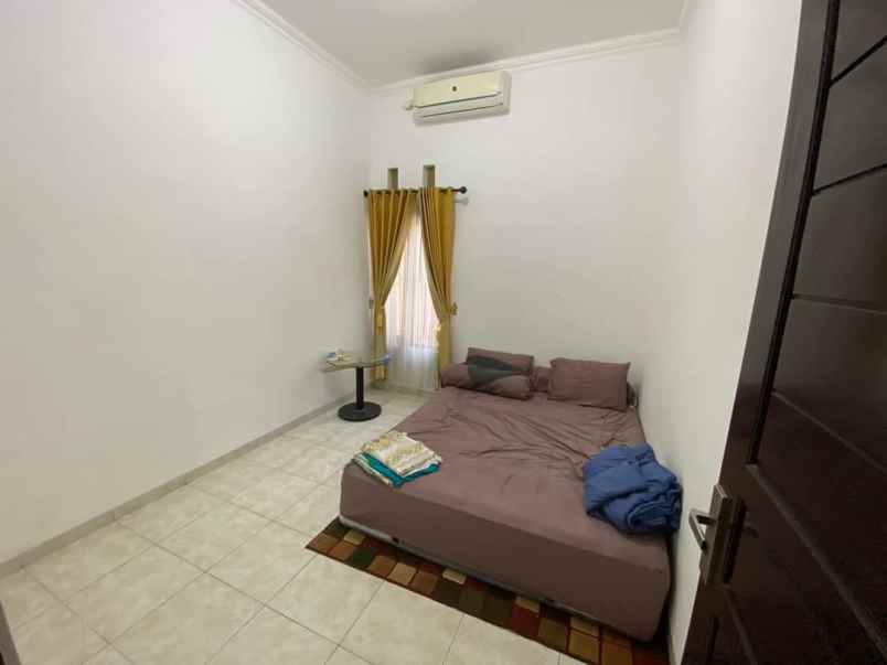 dijual rumah jalan raya lempongsari