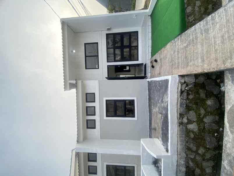 dijual rumah jalan raya megu cisoka