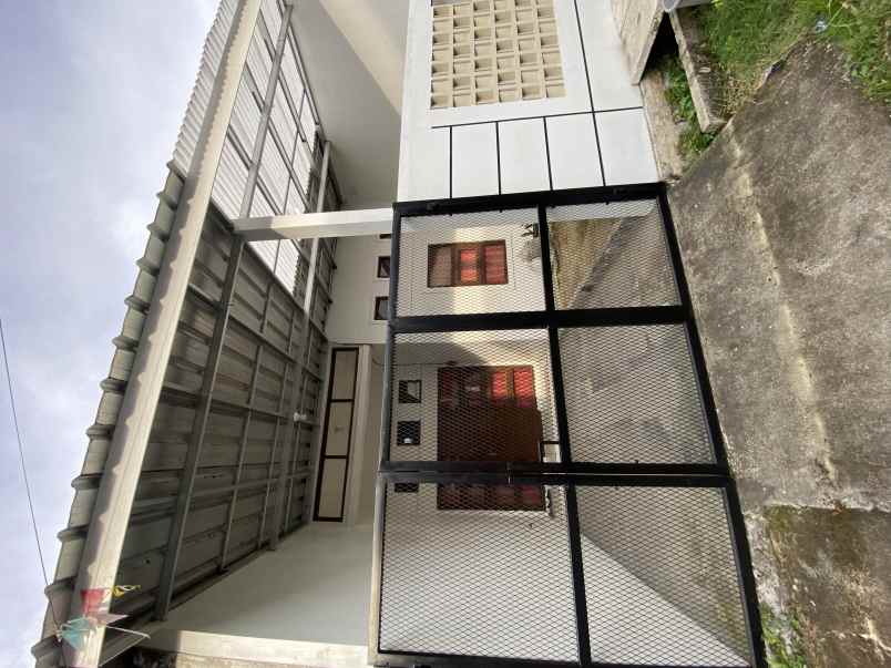 dijual rumah jalan raya megu cisoka