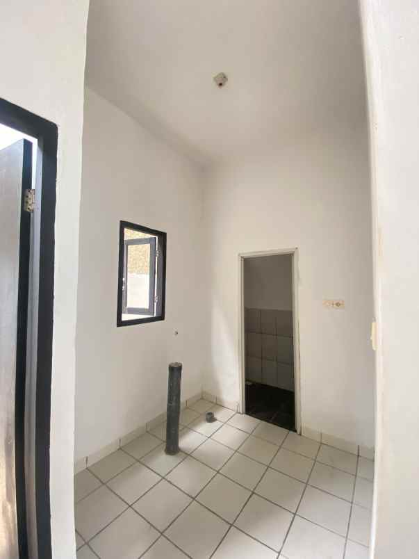 dijual rumah jalan raya megu cisoka
