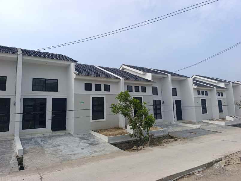 dijual rumah jalan raya megu cisoka