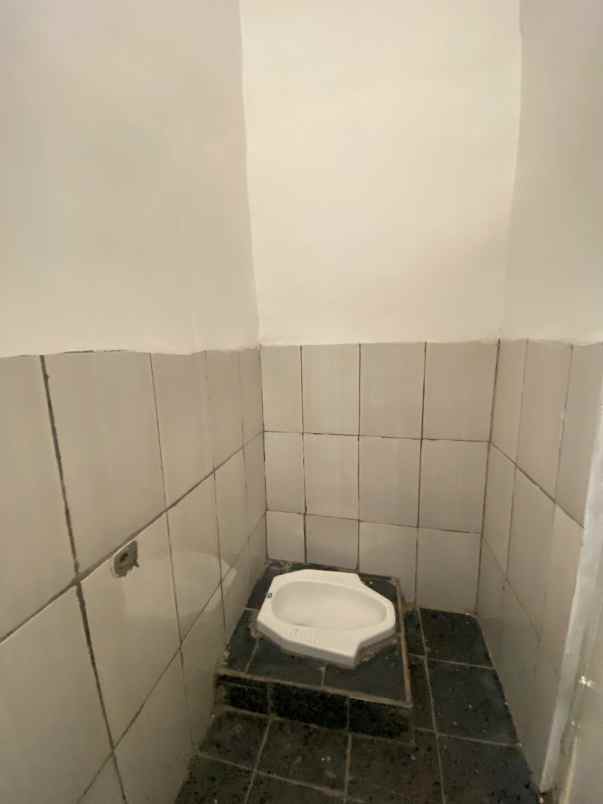 dijual rumah jalan raya megu cisoka
