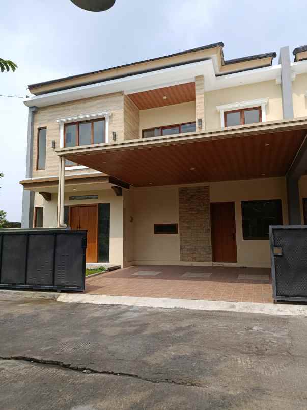 dijual rumah jalan raya umbul permai