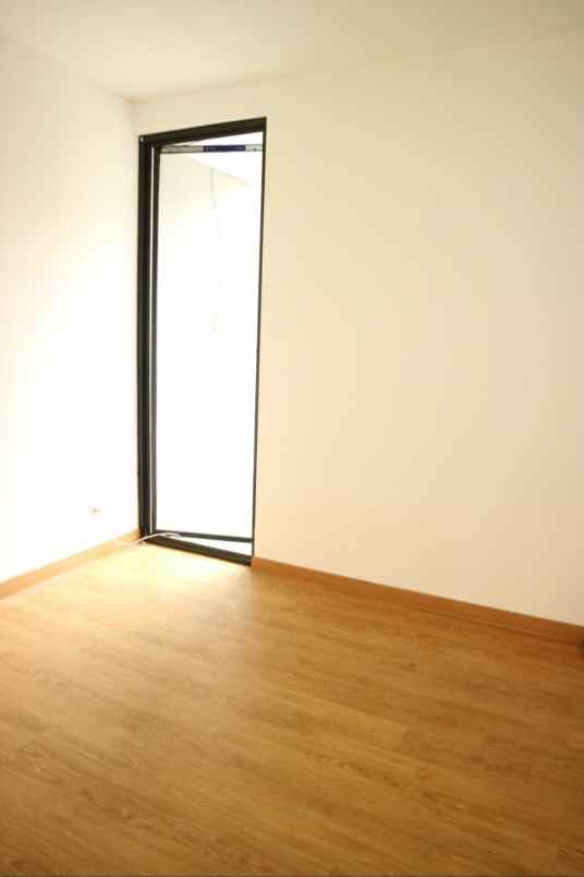 dijual rumah jalan wiyung praja