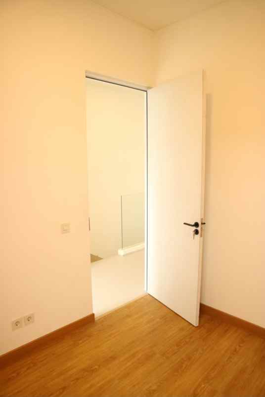 dijual rumah jalan wiyung praja