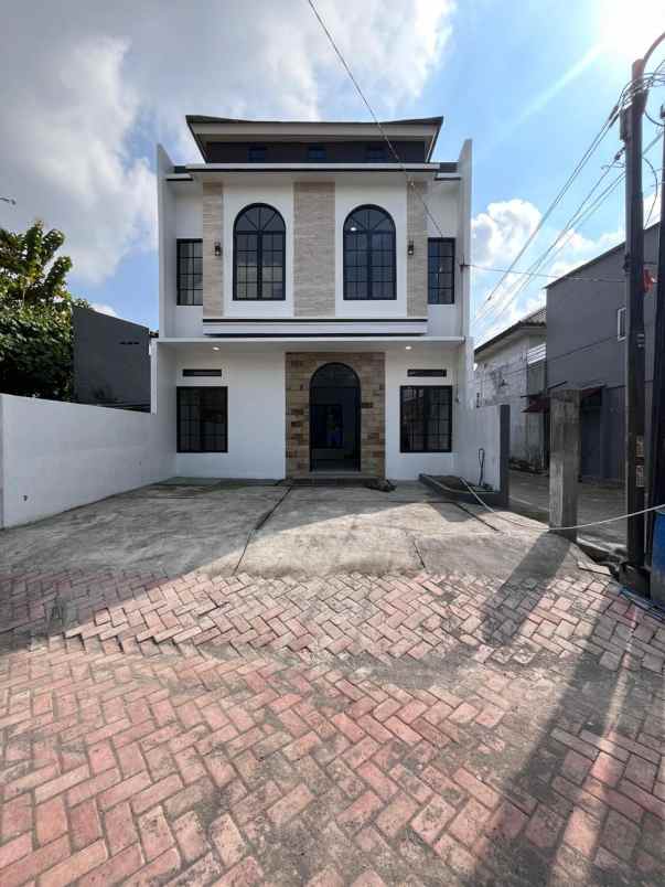 dijual rumah jalan woltermonginsidi
