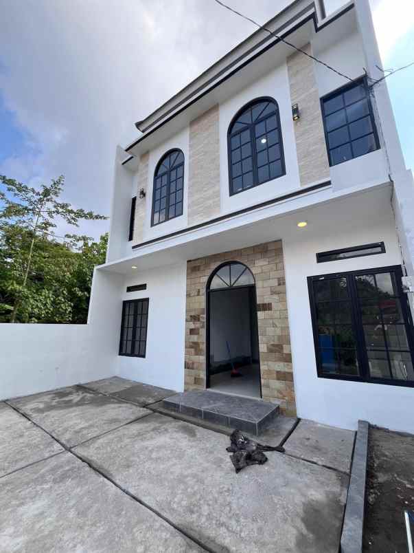 dijual rumah jalan woltermonginsidi