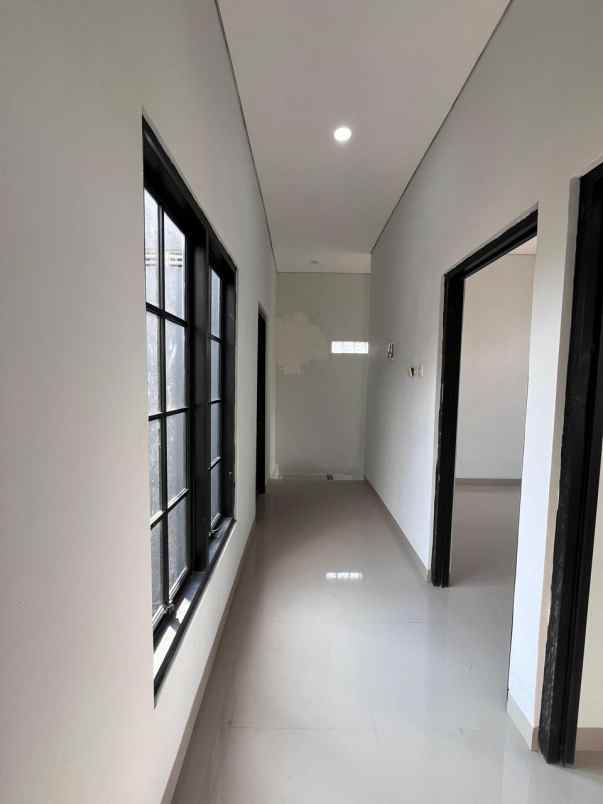 dijual rumah jalan woltermonginsidi